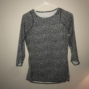 Nike work out top that has a static pattern !